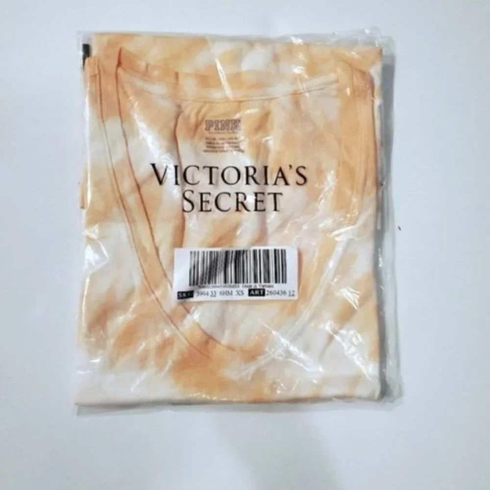 VS PINK Perfect V-Neck Tee NWT - Picture 2 of 3